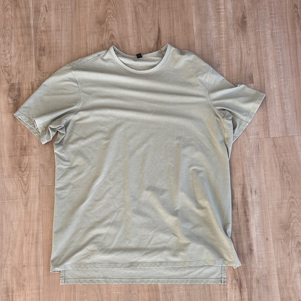 Men's Lululemon Light Green Tee (XL)